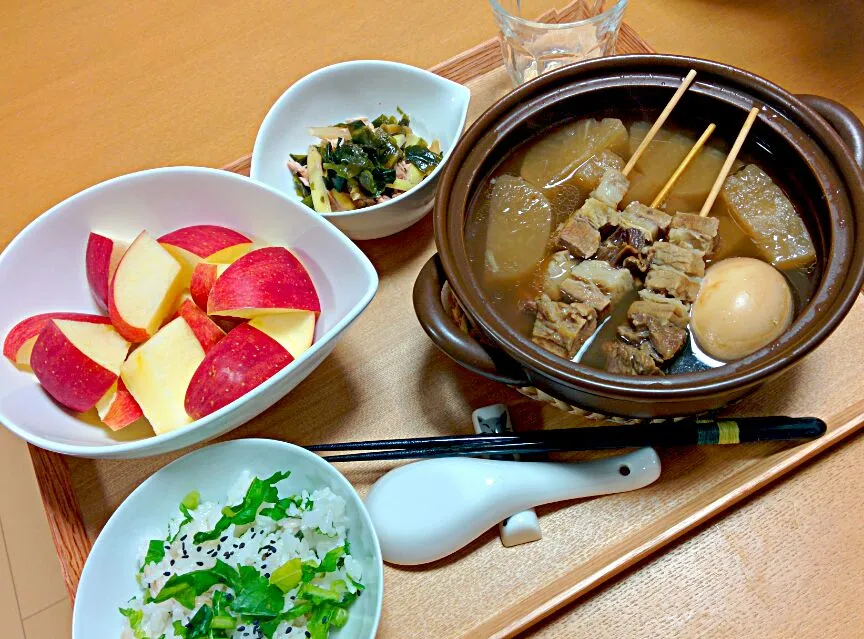 大根牛スジ卵の煮込み、ワカメ大根皮ツナのポン酢マヨ和え、大根菜飯、リンゴ|ねむねこさん