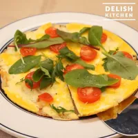 Snapdishの料理写真:【動画】卵とチーズでカリカリピザ #delishkitchentv|DELISH KITCHENさん