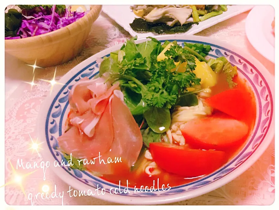 chiakiちゃんの🍜太陽のトマト麺 🍅 マンゴーと生ハムの欲張りトマト冷麺をマルちゃん生麺 冷やし中華で再現〰✨|桜央里さん