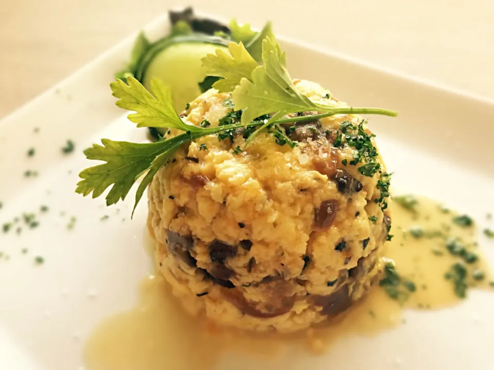 Snapdishの料理写真:#vegetarian #scrambledegg #onion #mushroom #cheese #herbs|Sergio Lacuevaさん