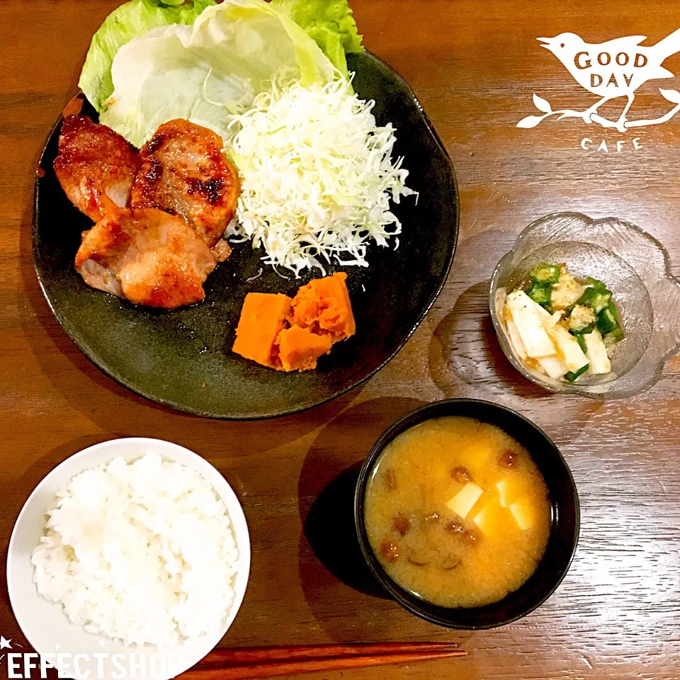 豚肉の生姜焼き
豆腐となめこの味噌汁
オクラと長芋の和物|れん(๑･﹃ ･๑)→(๑°ں°๑)･*♪︎さん