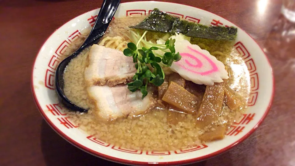 ゴルフ後のシメのラーメン🍜
2杯目😂「背脂中華ソバ」@グラビティ江古田|アライさんさん