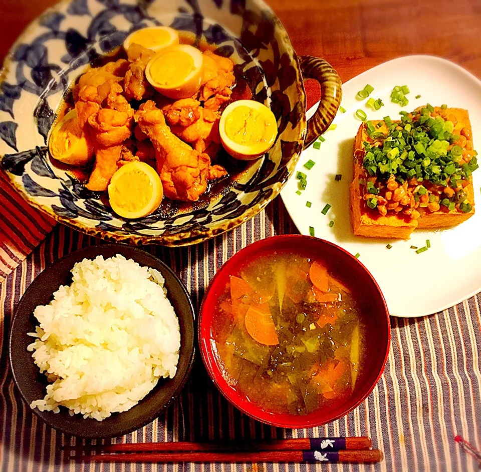 Snapdishの料理写真:夜ご飯 鳥手羽元の甘辛さっぱり煮 厚揚げ納豆 根菜と大根菜のお味噌汁 ご飯 #鶏肉料理#鳥手羽元#お酢レシピ#さっぱり味で胃に優しい|nachiさん