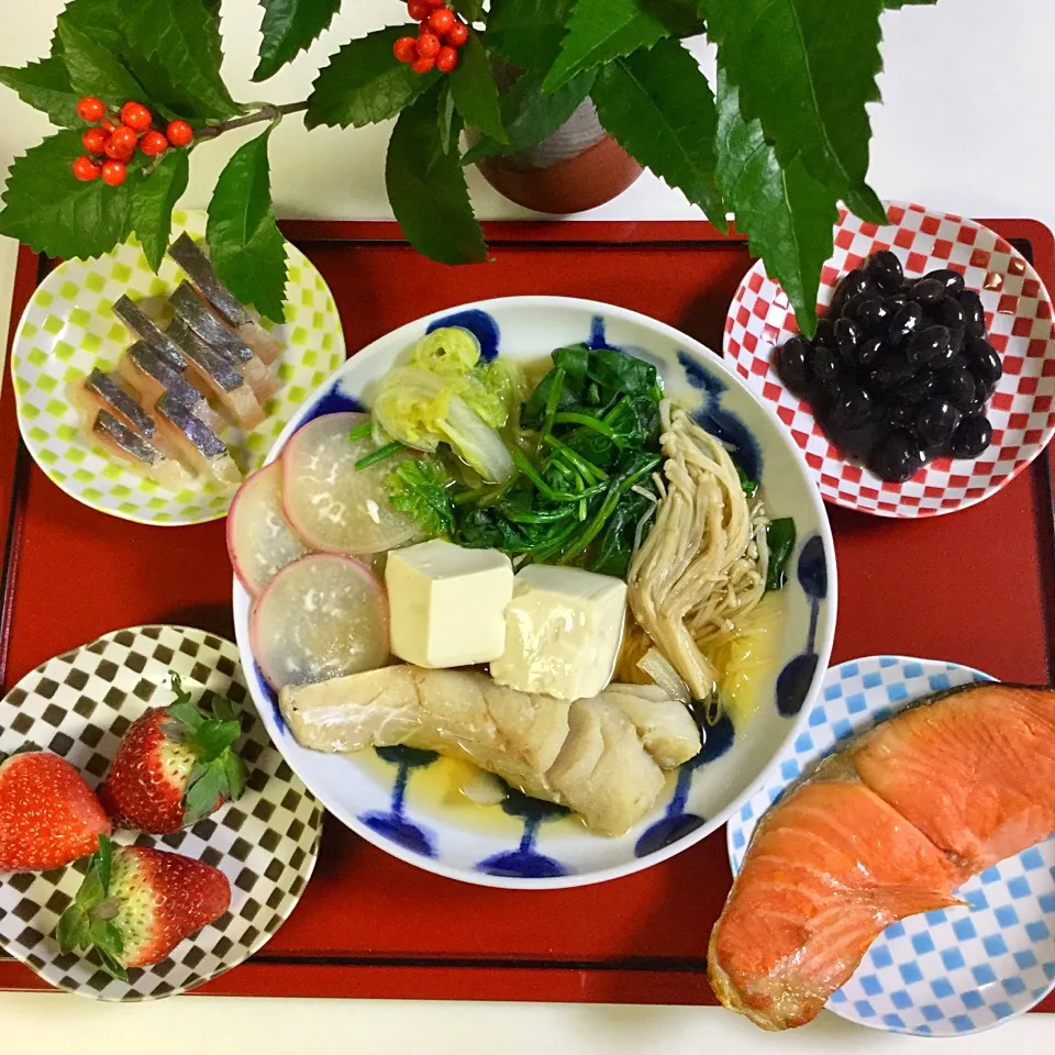 魚祭りの夜ϵ( 'Θ' )϶
タラ鍋
アジの刺身
紅鮭
黒豆(お正月用、煮上がったよ)
いちご🍓
チルドに、入ってる物を
使ったら、魚祭りになりました|ゆかモンさん