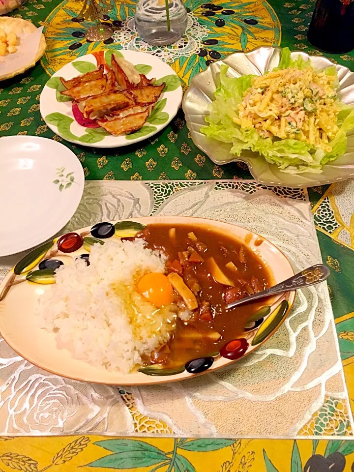 エリンギたっぷりカレーと餃子とマカロニサラダ( ¨̮ )|優女さん