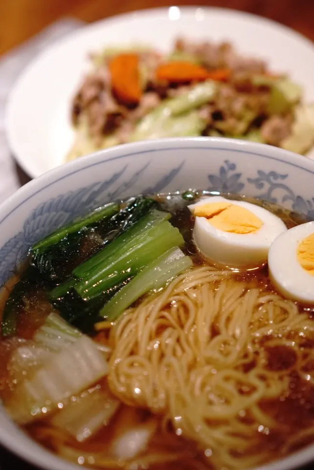 Snapdishの料理写真:街の中華屋さんごっこ〜醤油ラーメンと肉野菜炒めw|てつやさん