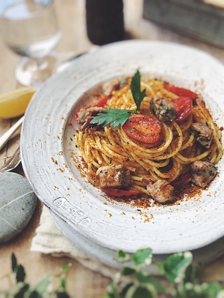 Spaghetti with marinaded tuna,cherry tomatoes and bottarga|rick chanさん