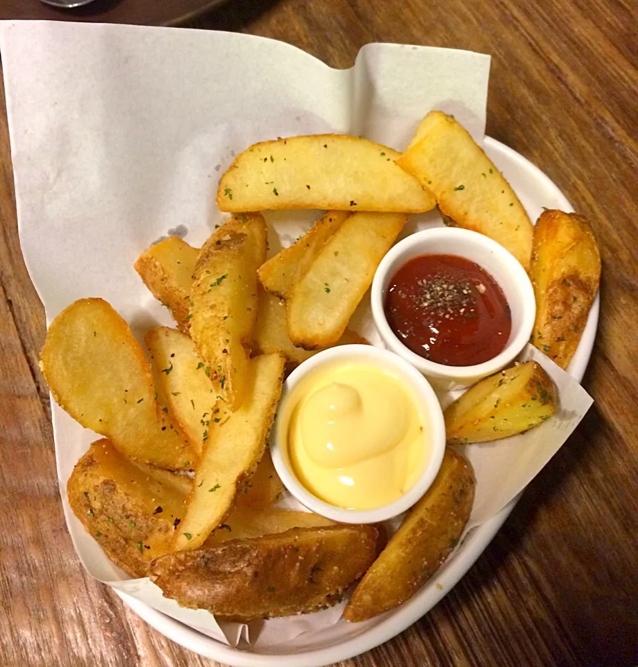 Fried potato chips@Fat Belley, BKK. Thailand.|Chalinee Kalyanamitraさん