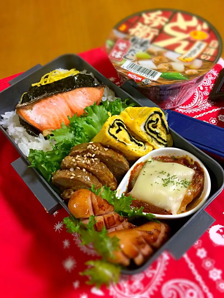 息子君弁当🎶
焼き鮭
ばーばの焼き豚
海苔入り卵焼き
ペンネグラタン
ウイン|BooBooさん