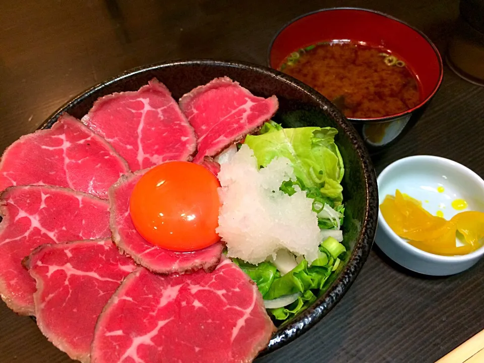 Snapdishの料理写真:ローストビーフ丼|ゆみこさん