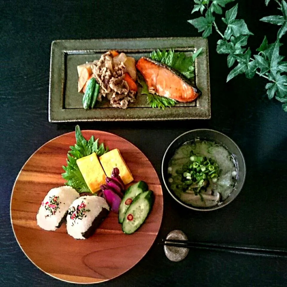 肉じゃがと大根のお味噌汁で昼ごはん🎶|mizuu_plusさん