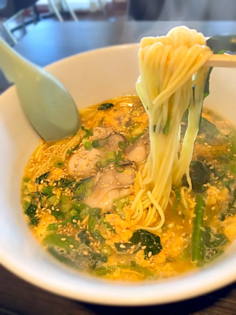 胡麻たっぷりの牡蠣入りとき卵ラーメン 塩味|いさかつさん