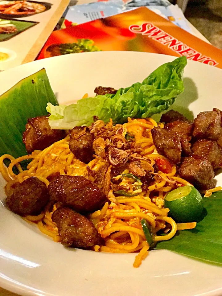 Snapdishの料理写真:Mee Goreng with Beef Sirloin|Meliaさん