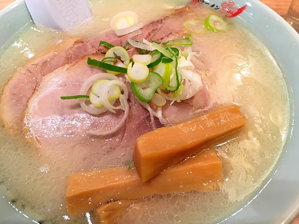 新千歳空港梅光軒の塩チャーシュー麺|フージさん