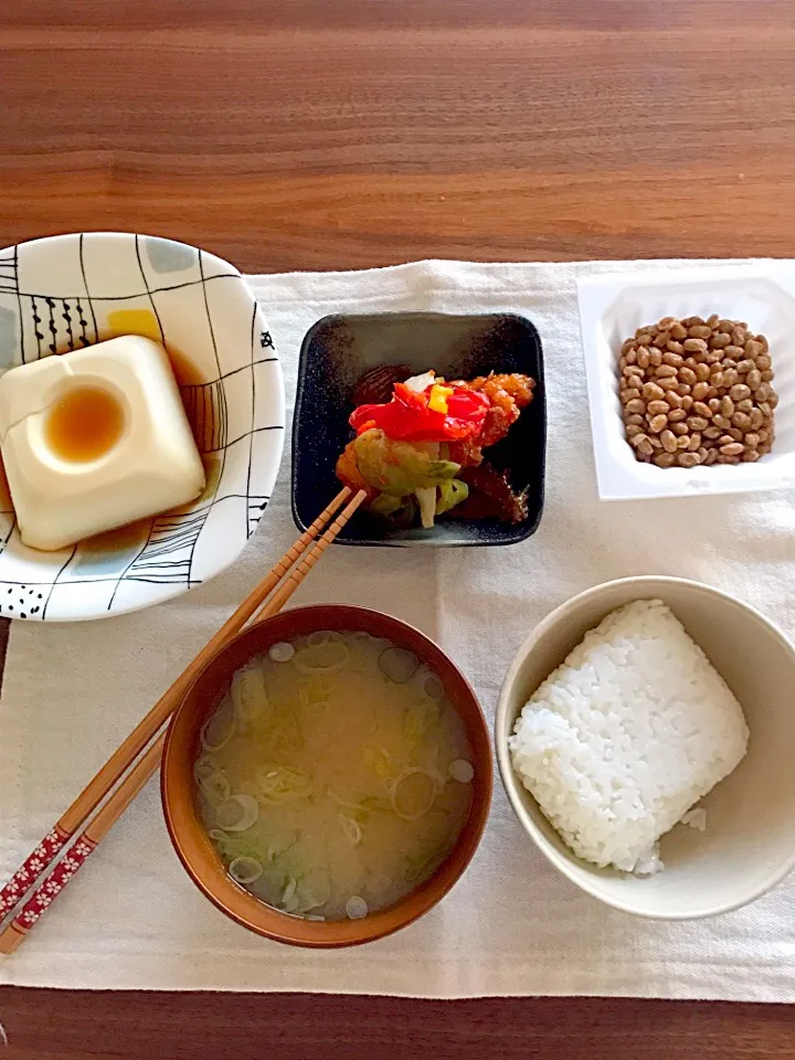 今日の朝ごはん
#ご飯
#豆腐のお味噌汁
#柚子豆腐
#納豆
#カレイの南蛮漬け|ATSUMIさん