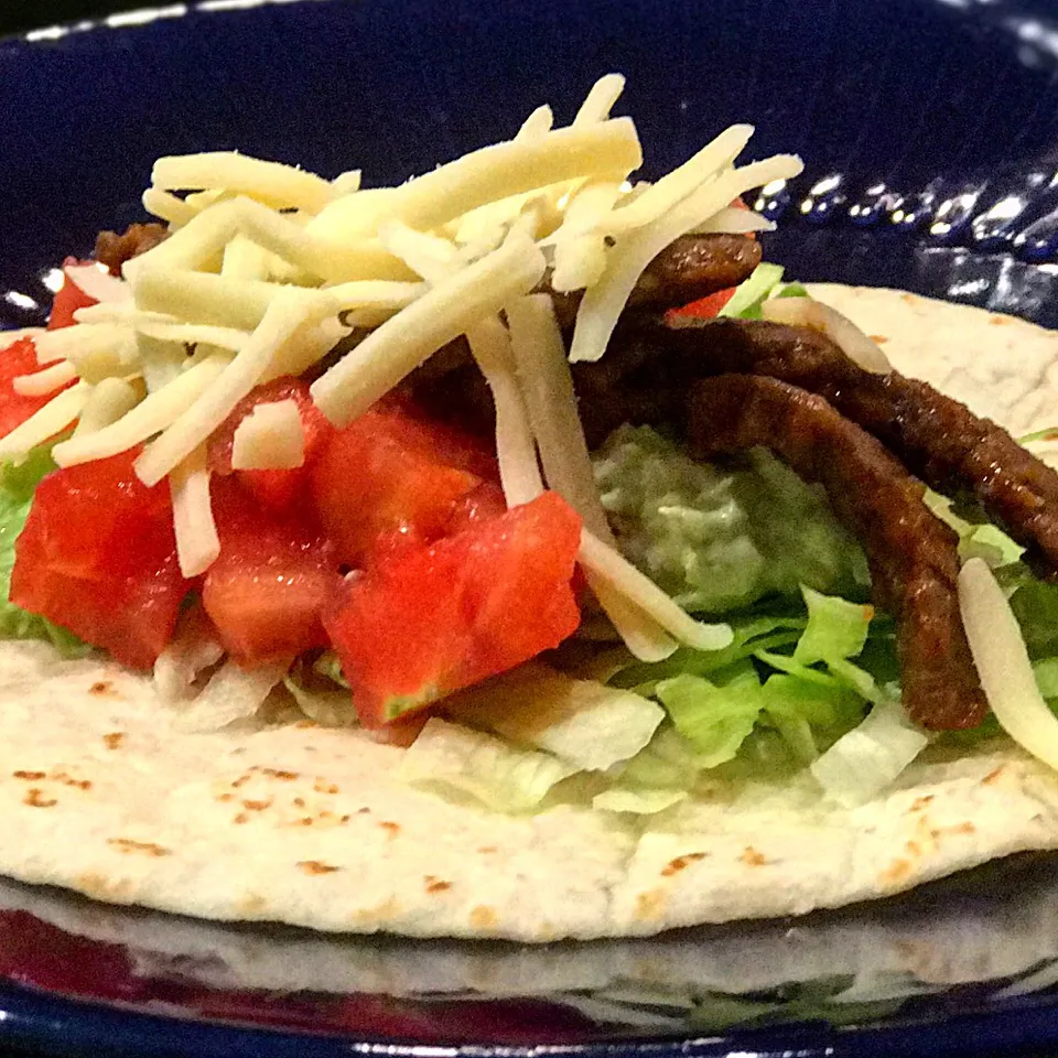 Ready for tacos dinner 🌮 🇲🇽 #tacos🌮 #wakamole #beef #chickin #oldelpaso #lastnight #dinner #mexicanfood #冷蔵庫残り物|lazy104さん