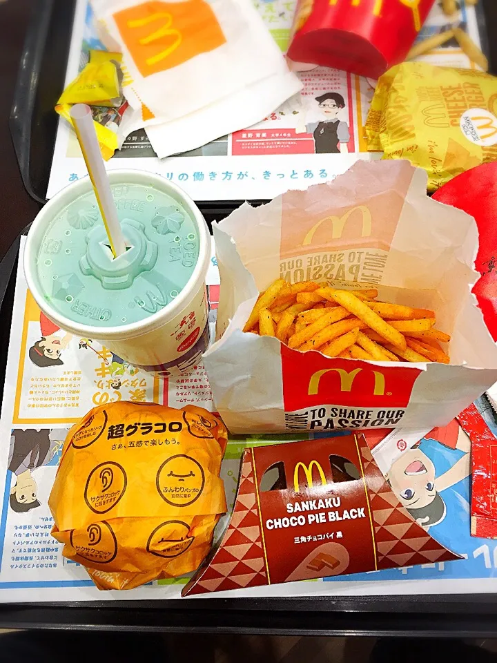 お昼ご飯に、久しぶりのマック😆🍟|えみさん