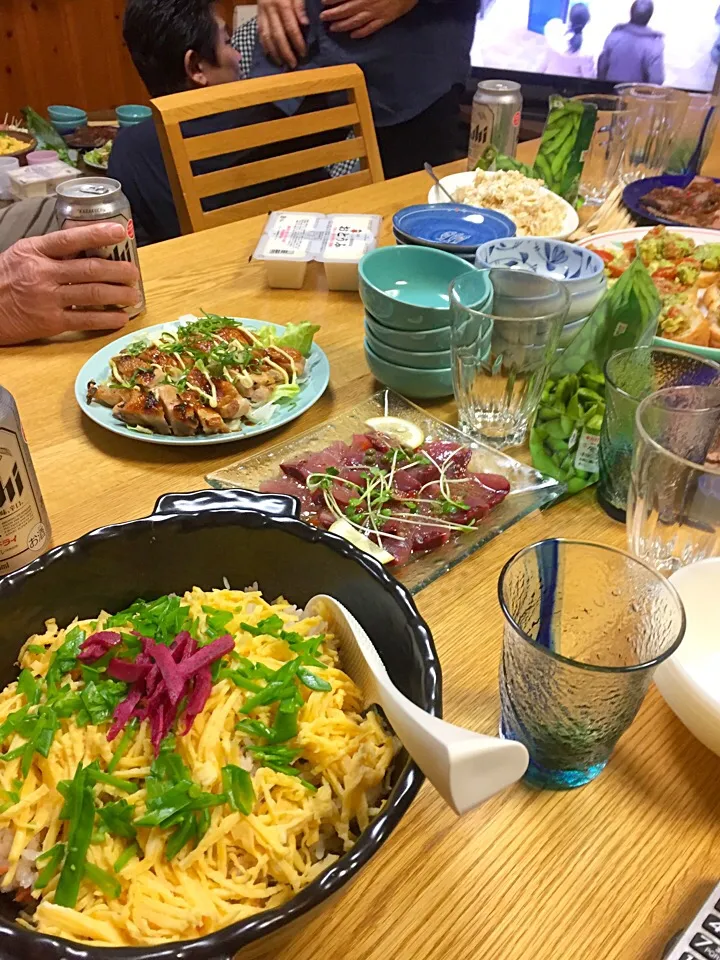 鮭フレークとニンニク大葉のちらし寿司  マグロのカルパッチョ  鳥の照り焼き|Mitukoさん