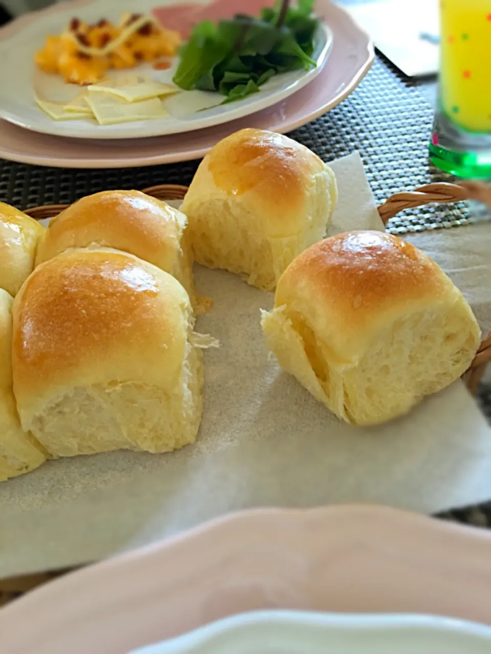 生地はホームベーカリーに任せて、オーブンで焼くの❣️フワッフワのちぎりパン完成よ(^o^)#手作りパン #ホームベーカリー #ちぎりパン #ちぎりパン#手作りパン|プチマカロンさん