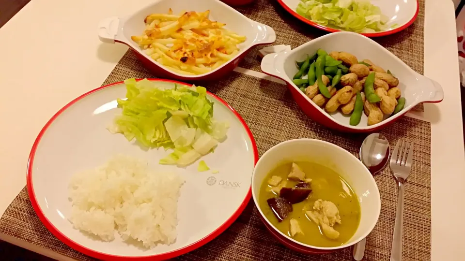 今日の夕食　グリーンカレー、フライドポテトのチリソース|pinknari🐰🌈さん