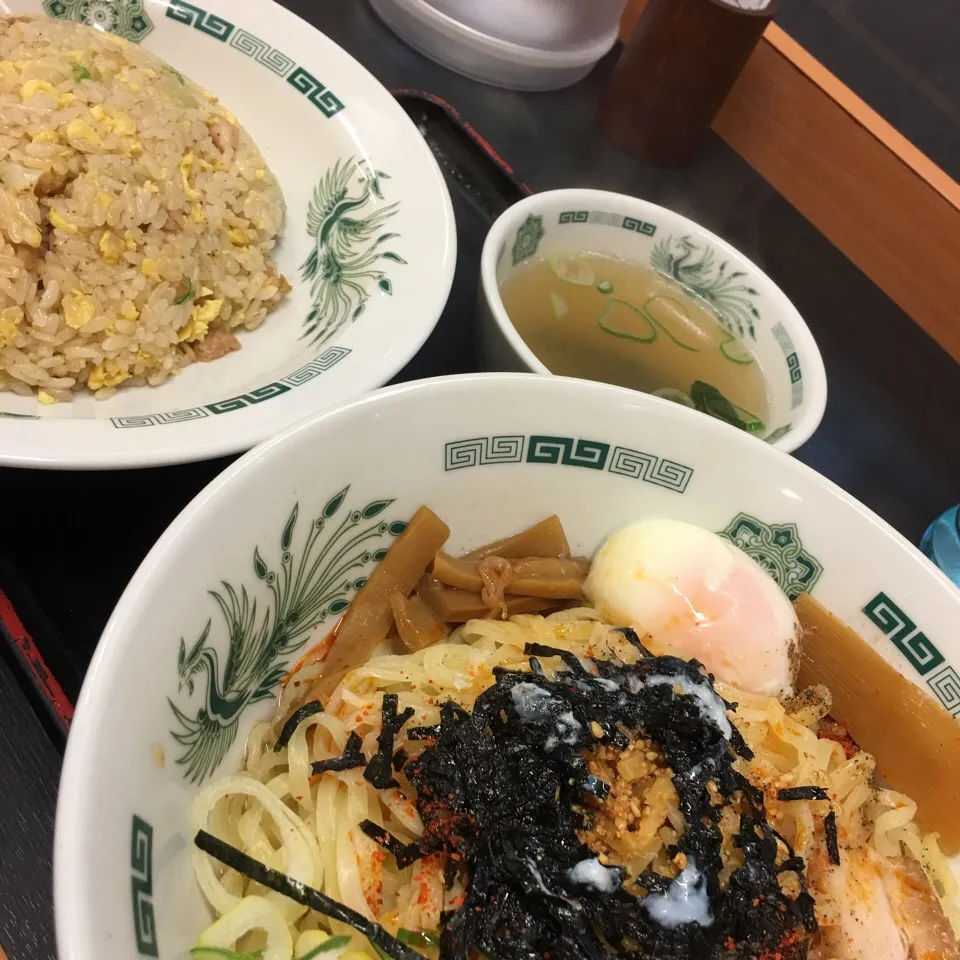 Snapdishの料理写真:汁なしラーメン大盛りとチャーハン|Hajime Sakaiさん