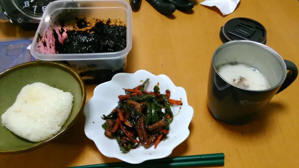 ご飯
野菜炒め
海苔の佃煮
きのこポタージュ(インスタント)|ざきさん