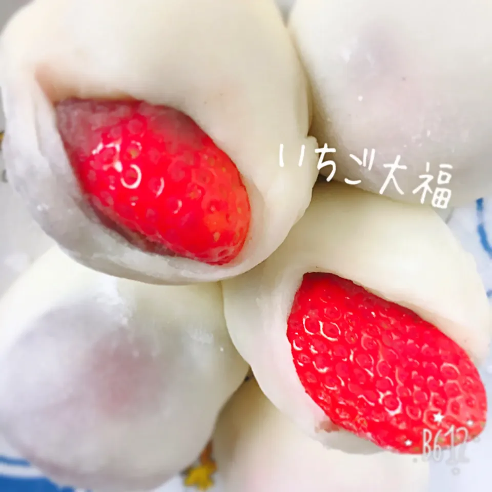 つきたてお餅にももいちご🍓と
餡子でいちご大福🍓|さえちゃんさん