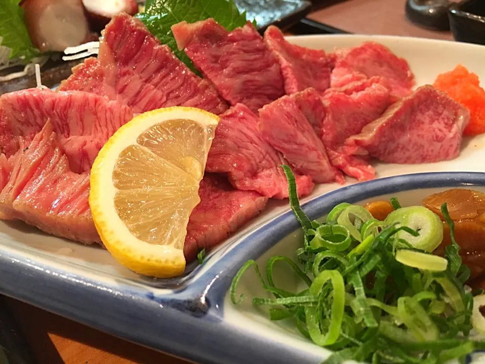 黒毛和牛のたたき💓脂身多めに見えて食べると甘くとろけた(*^^*)|らいとさん