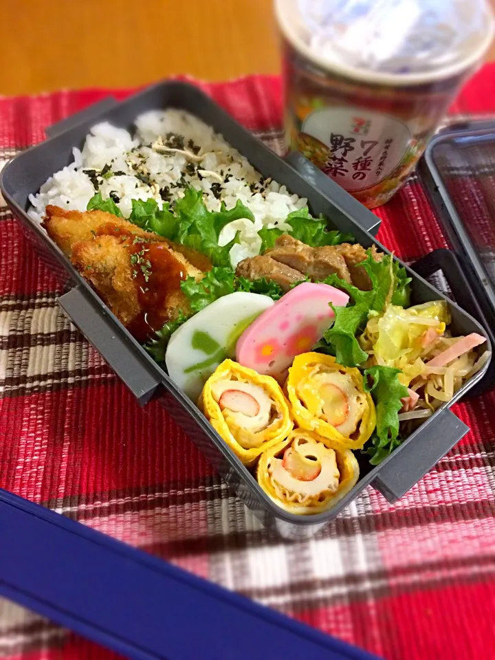 息子君弁当🎶
お魚フライ
竹輪の卵巻き
もやしサラダ
ばーばの焼豚
蒲鉾|BooBooさん