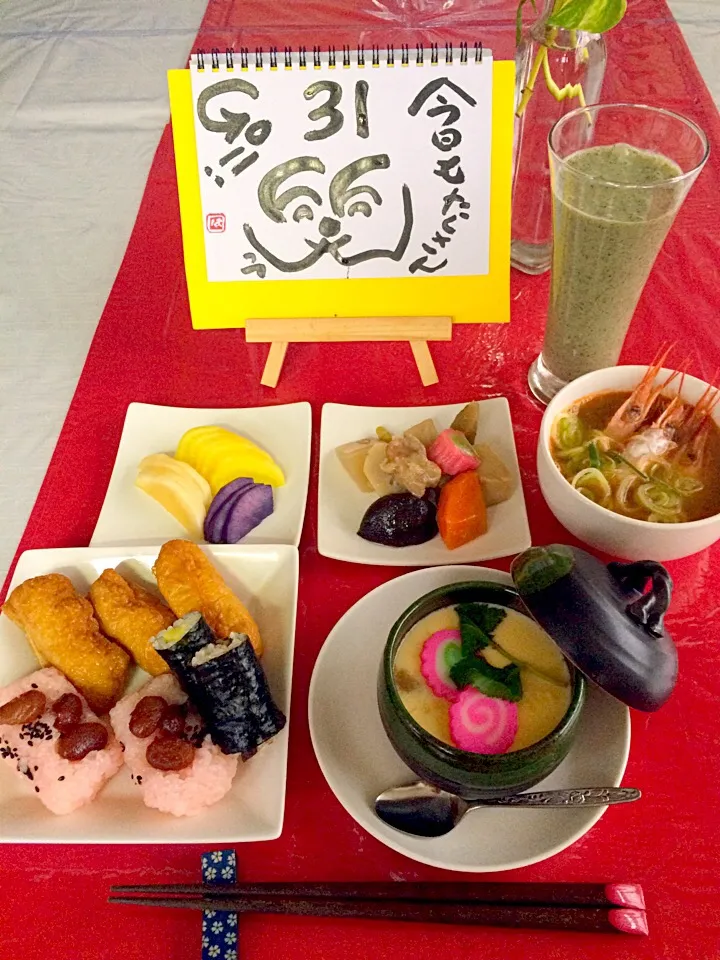 朝ごはんは勝負飯🤗💖
おせちの一部（╹◡╹）
いなり寿司、細巻き、お赤飯、漬物、旨煮、茶碗蒸し、海老頭の味噌汁、甘酒スムージーGOODだね〜🤗💖
今年も楽しかった🤗💖🎵
皆さま良いお正月をお迎え下さいね〜🤗|はみちゃんさん