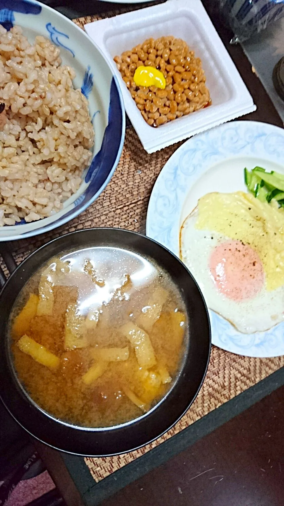 目玉焼き&納豆&なめこの味噌汁|まぐろさん