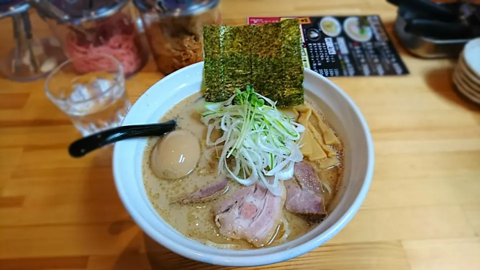 Snapdishの料理写真:博多拉麺KAZU しお豚骨 チャーシュートッピング|ミナミ ヒロヤさん