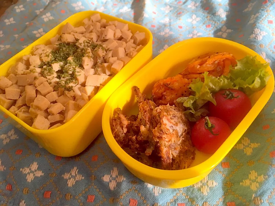 お弁当★玉ねぎとゆかりのかき揚げ、にんじんの胡麻ボール、高野豆腐のそぼろごはん|ハルさん