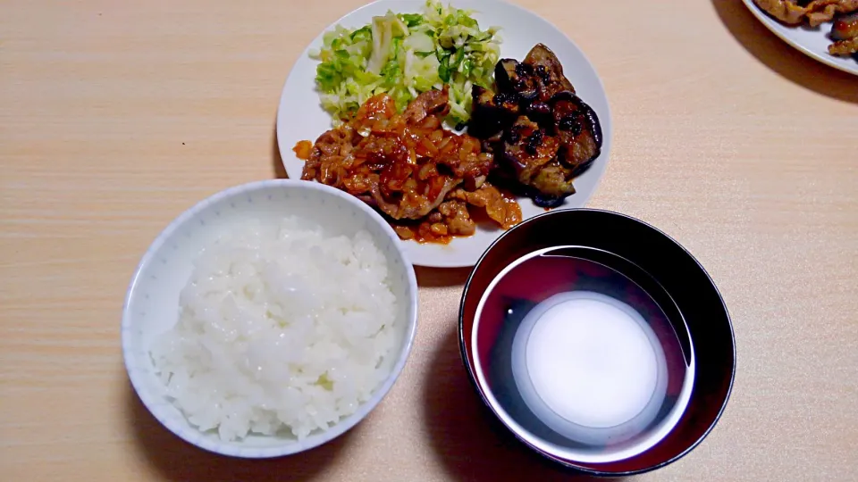 １２月２９日　豚こまの甘辛炒め　茄子の炒め物ラー油かけ　乳酸キャベツ　わかめスープ|いもこ。さん