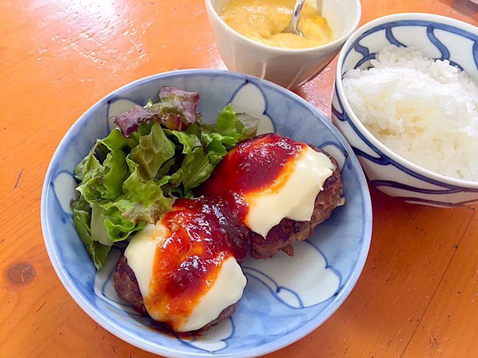 昨晩の残り物ハンバーグでチーズハンバーグ|ルドルフさん