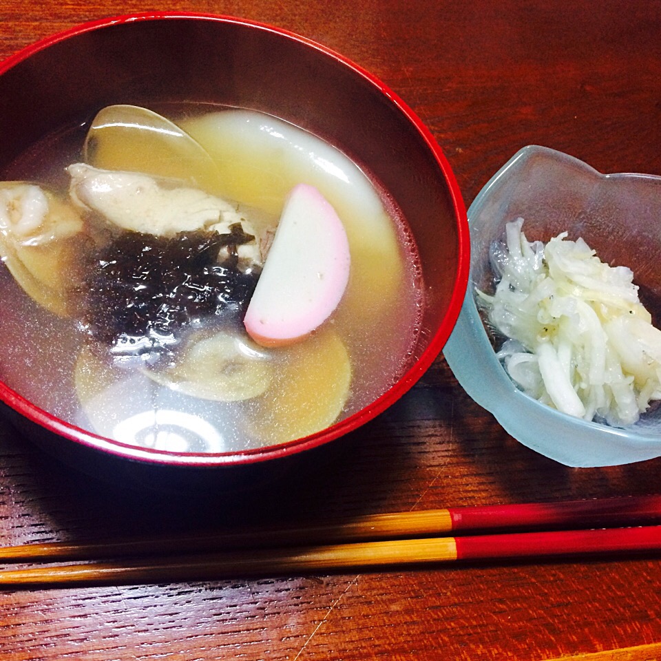 我が家のお雑煮 広島県北 のびのび丸餅 ぶり ハマグリ うっぷり かまぼこ ほんとはこれに三つ葉が乗ります 元旦は焼き餅禁止 みにゃん Snapdish スナップディッシュ Id 11co1a
