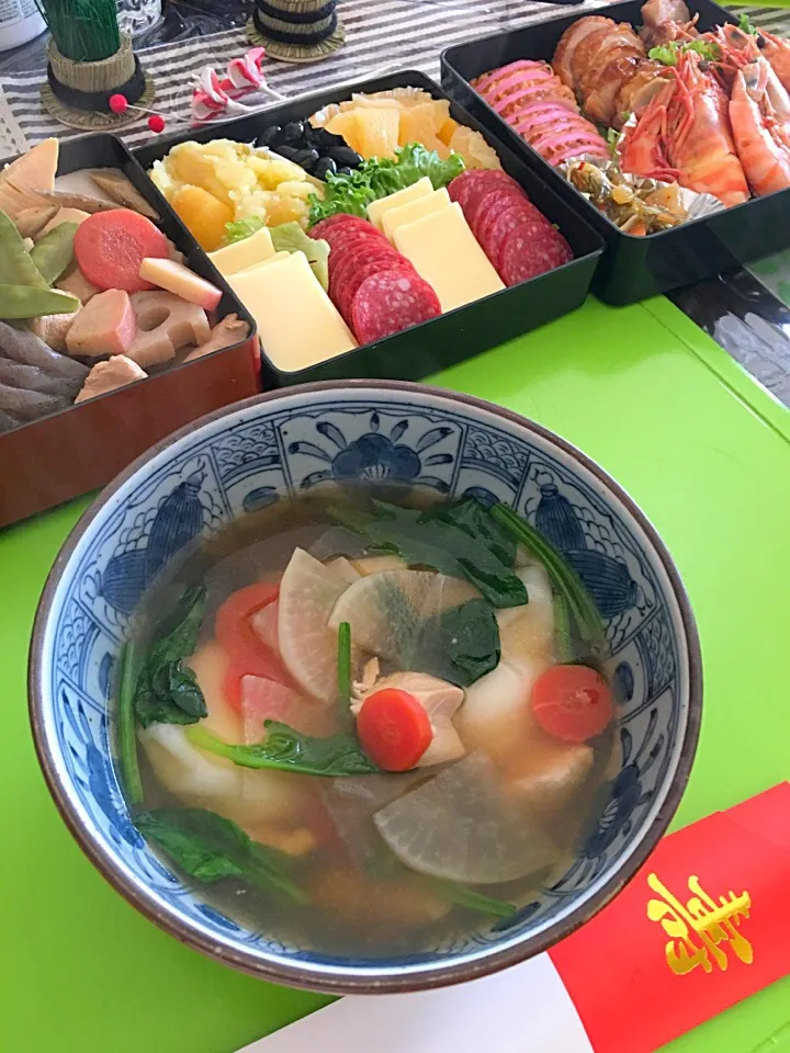 Snapdishの料理写真:元旦の朝食は お雑煮(*^｡^*)|ライムさん