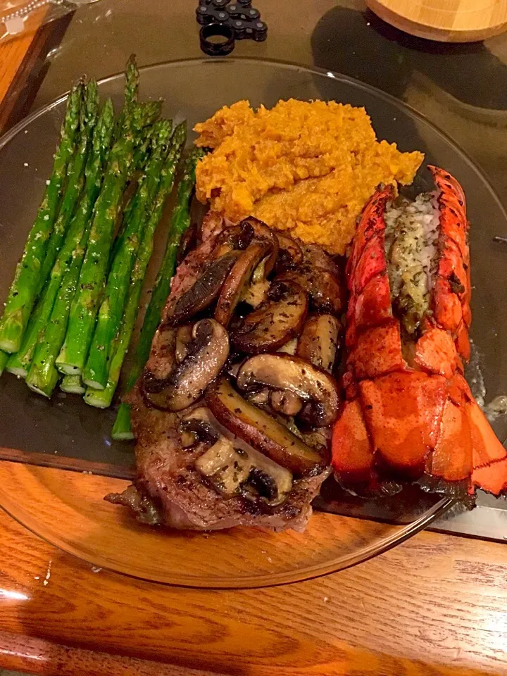 Ribeye steak with sautéed mushrooms, lobster tail, asparagus and mashed sweet potatoes|ThaVirgo86さん