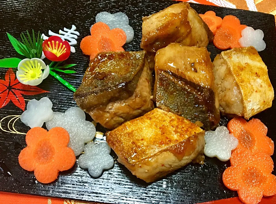 ✨YELLOWTAIL(buri)NO TERIYAKI with pickled carrots...ぶりの照り焼き と野菜のなます✨|🌺Sanntina🌺さん