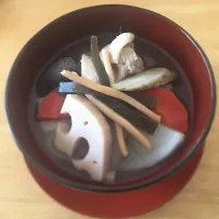 Snapdishの料理写真:とにかく具だくさん！夫のおばあちゃんのレシピ「福岡県南部のお雑煮」|恵子さん