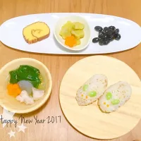 #幼児食 #とりわけおせち料理 #おせち離乳食#おせち幼児食#こどものおせち  酢飯で雪うさぎ お雑煮風 黒豆 伊達巻 こども用に花さつまいもの煮物|sachieさん