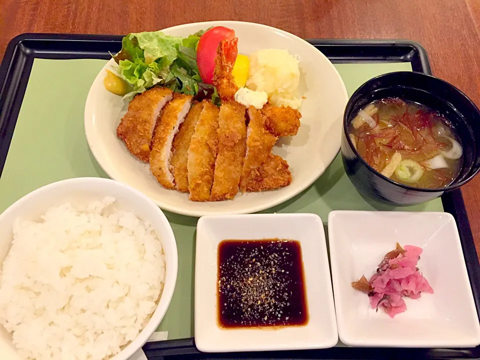 ロイホのロースカツとエビフライ御膳|シュンさん