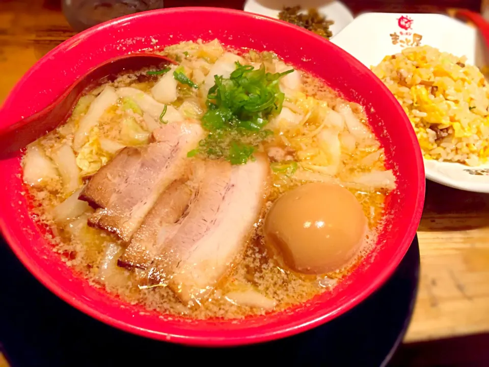 Snapdishの料理写真:大阪 道頓堀 ラーメン まこと屋|Hiromi Nishiwakiさん