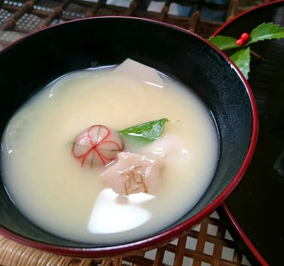 お雑煮 京都は白味噌仕立てで。半兵衛麩さんの生麩とともに…|sakurakoさん