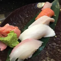 Snapdishの料理写真:Nigiri sushi@Kaiware, China Square|coxiella24さん