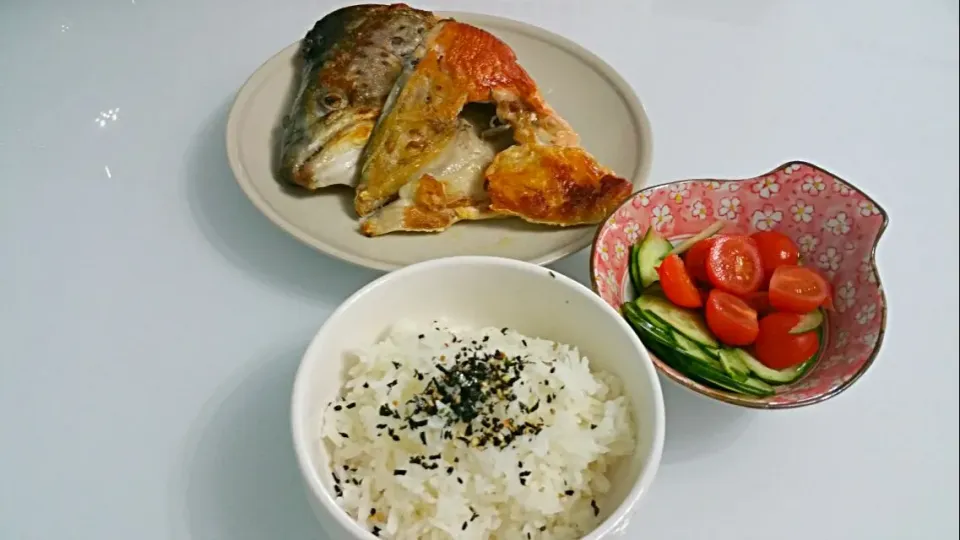 Good morning everyone😍Grilled salmon with seasalt and rice for breakfast today 😘|🌷lynnlicious🌷さん