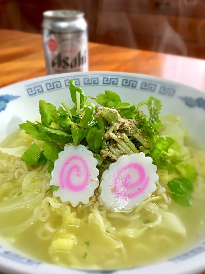 Snapdishの料理写真:サッポロ一番塩らーめんお正月仕様 (￣▽￣)|赤いウインナーさん