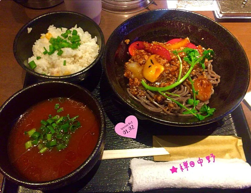 Snapdishの料理写真:★☆お正月お出かけランチ☆★肉蕎麦・禅の温かいトマトつけ蕎麦♪|さとみさん