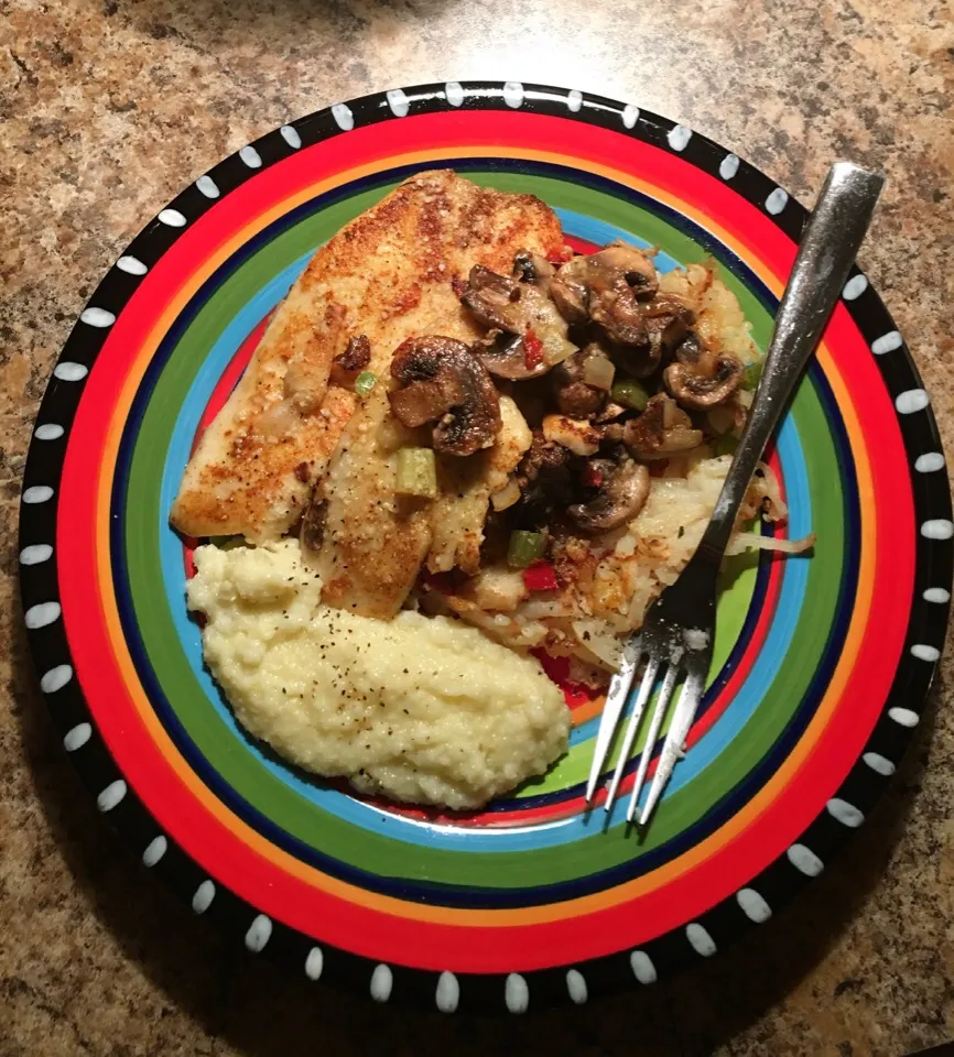 Tilapia w/Mushrooms, Onions & peppers. Served with Parmesan Grits & Shredded Potatoes|Eugene Bracyさん