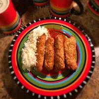 Snapdishの料理写真:Shredded Chicken/Vegetable Eggrolls and White Rice w/Sweet Dipping sauce|Eugene Bracyさん